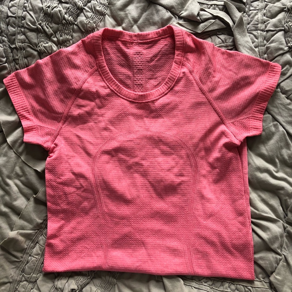 Lululemon pink top!!